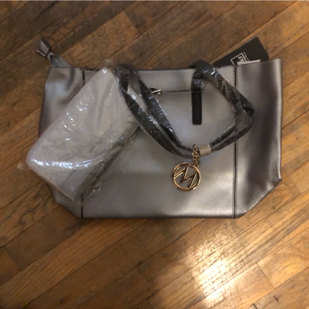 Gray Mia K Farrow bag with matching wallet.